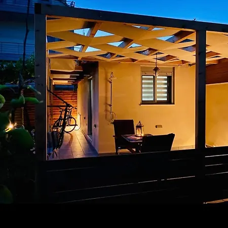 Green Room * Μαραθόπολη