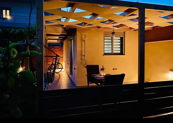 Green Room * Μαραθόπολη